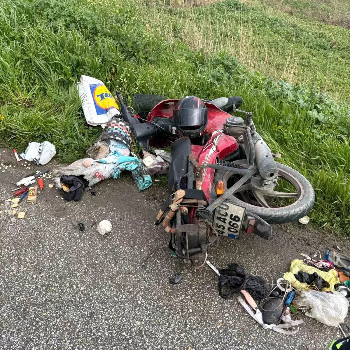 62 Yaşındaki Sürücü Salihli'de Motosiklet Kazasında Ağır Yaralandı