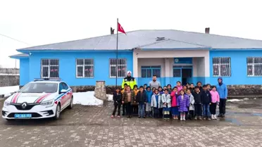 Bulanık Jandarması, Hoşgeldi Köyü İlkokulu’nda 39 Öğrenciye Trafik Güvenliği Eğitimi Verdi