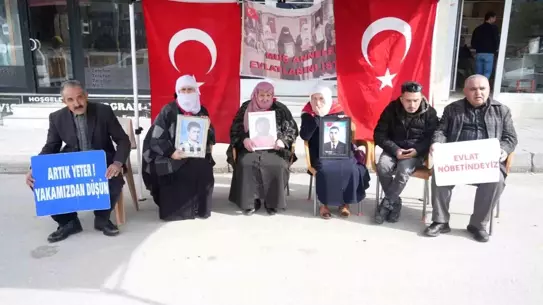 Muş'ta 236 Hafta Süren Evlat Nöbeti Ailelerin Çocuklarına Teslim Olma Çağrısı