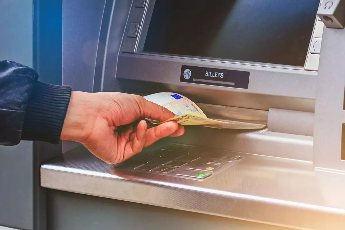 Fransa’da ATM Çöküşü, Türkiye’de Nakit Erişimi Güçlü Kalıyor