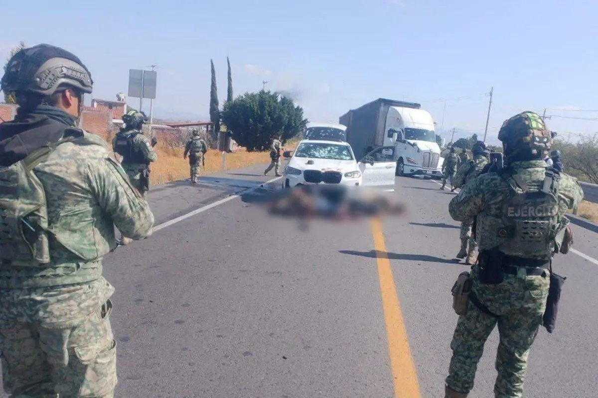 Meksika askerleri Jalisco'ya sevk edilirken