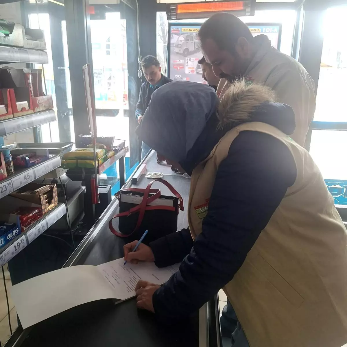 Erzincan Otlukbeli'de Gıda Güvenliği Denetimi: Marketler ve Tüketim Alanları İncelendi