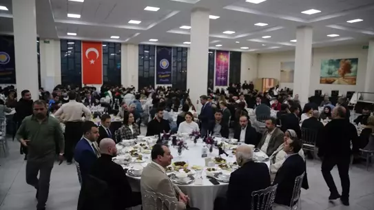 İftar programında Vali Zorluoğlu ve öğrenciler