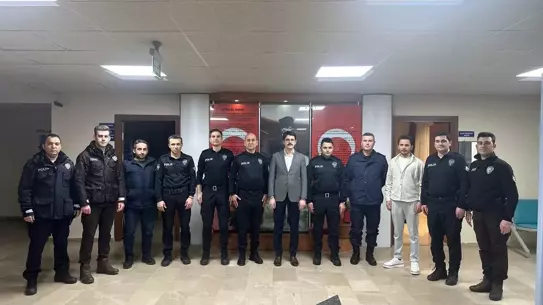 İftar sırasında Kaymakam Eskimez ve emniyet personeli