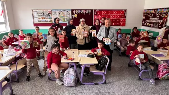 Kütahya’da DPÜ Gönüllüleri, İlkokul Çocuklarına Kitap Bağışı Gerçekleştirdi
