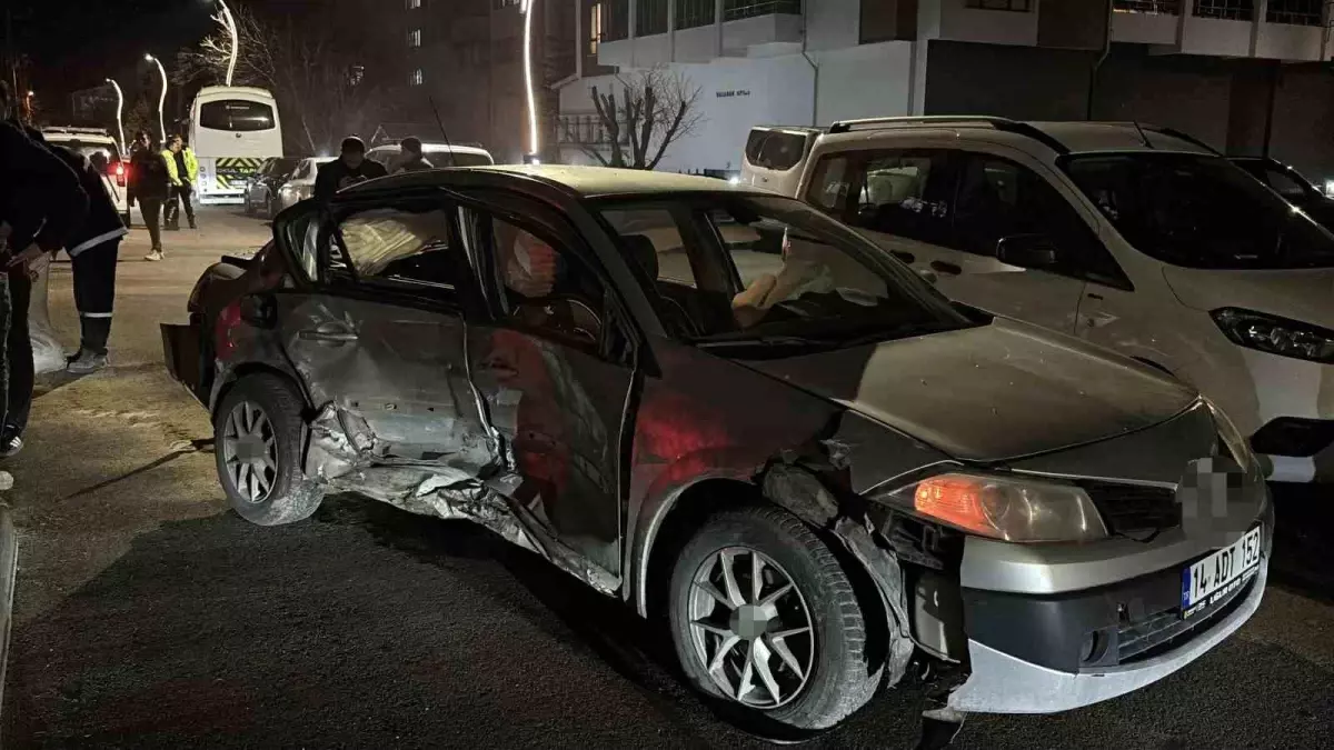 Bolu'da Cippe ile Otomobil Çarpıştı, Araçlar Ağır Hasar Aldı