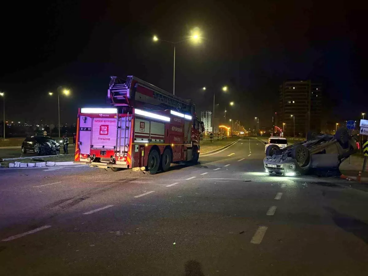 Kayseri Melikgazi'de Ehliyetsiz Sürücünün Karıştığı Trafik Kazası: 2 Yaralı