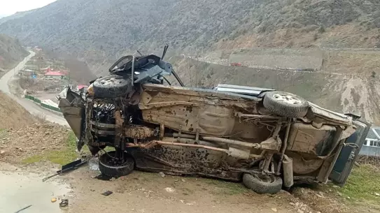 Uçuruma düşen otomobil