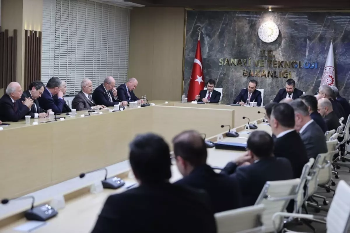 Bakan Kacır, OSB Liderleriyle İftarda Yatırım ve İstihdam Stratejilerini Değerlendirdi