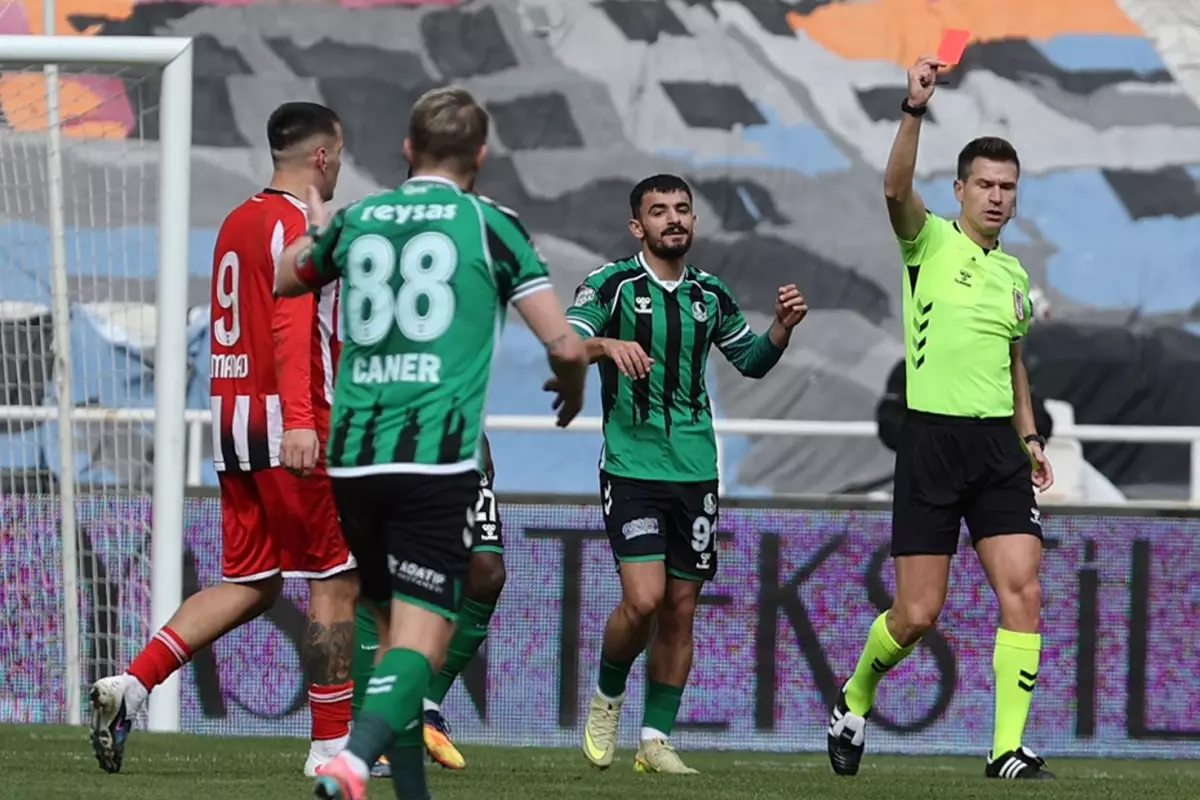 Caner Erkin’in 12 Maçta Dördüncü Kırmızı Kartı Takımını Şaşırttı