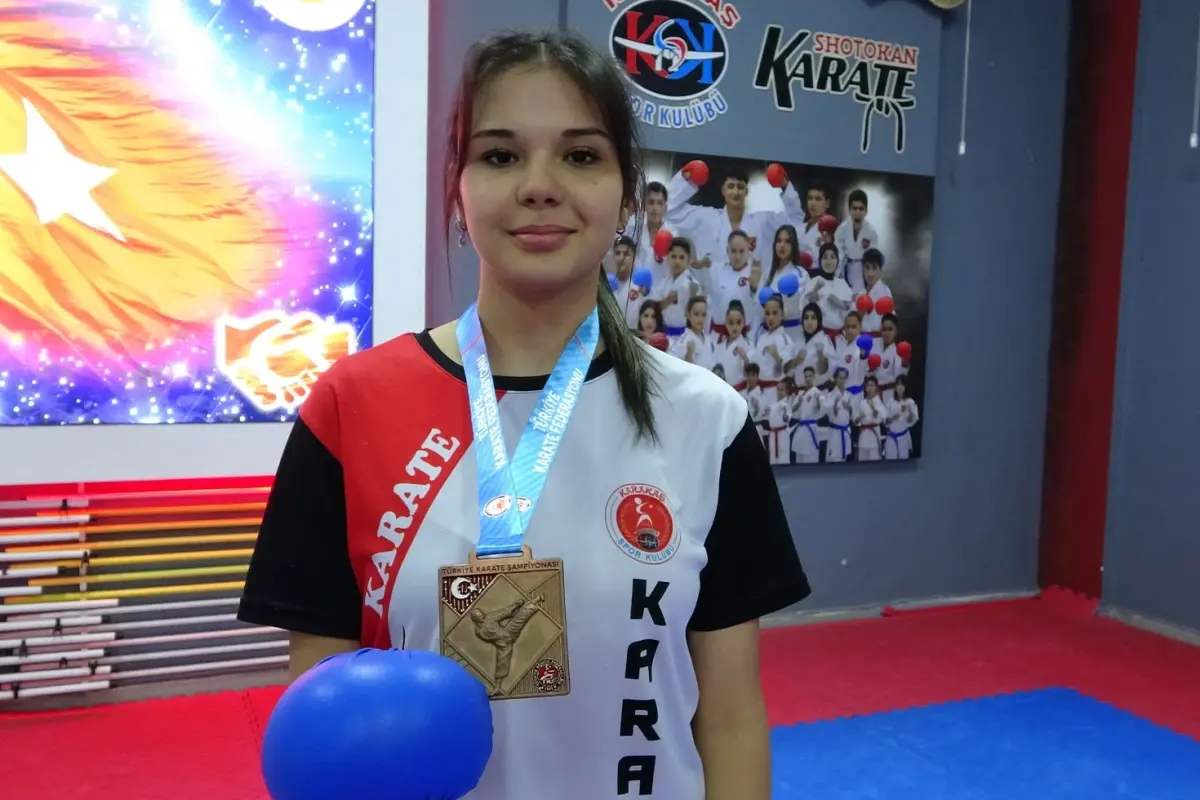 Balıkesir'de Genç Karate Şampiyonu Dua Uğur'un Başarı Hikâyesi