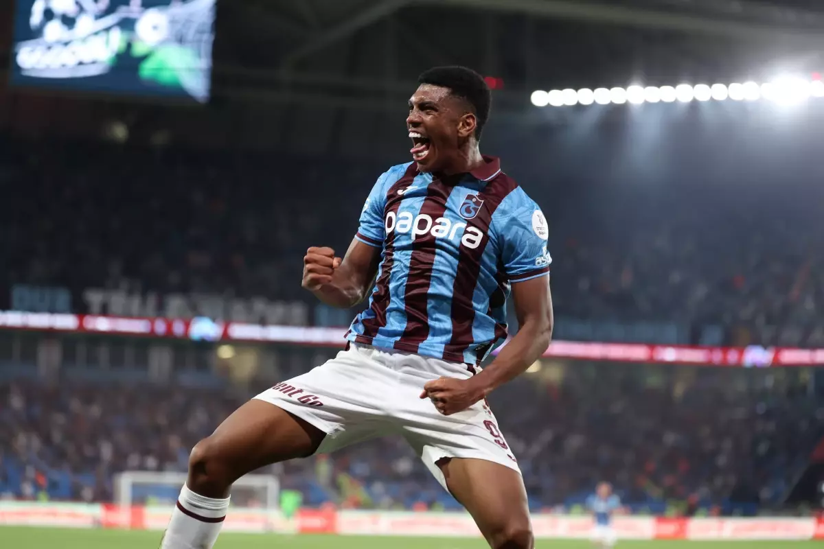 Felipe Augusto Trabzonspor formasıyla gol sevinci