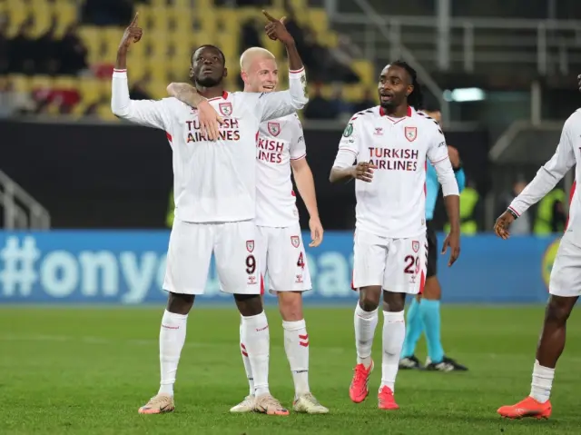 Samsunspor formasıyla saha içinde