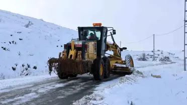 Sivas'ta Şiddetli Kar Yağışı 432 Yerleşimin Yolunu Kapattı