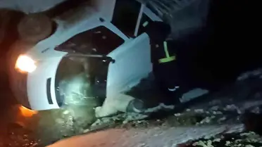 Van'ın Gürpınar İlçesinde Kamyonet Şarampole Yuvarlandı: 3 Kişi Yaralandı