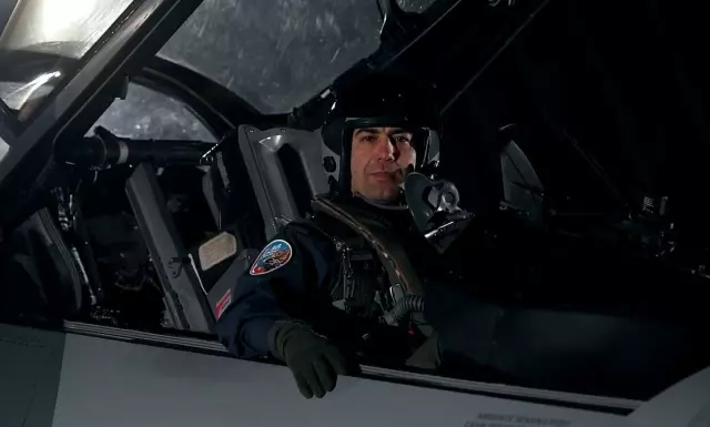 Küçük yaşta askeri kıyafet içinde İbrahim Bolat