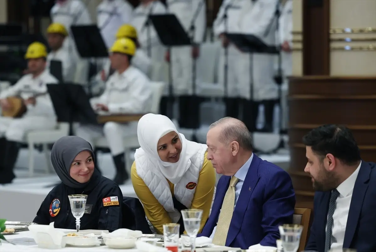 Erdoğan, Beştepe'deki İftar'da Emekçi Haklarını Vurguladı