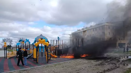 Tekirdağ Ergene'de Çocuk Parkında Kısa Sürede Kontrol Altına Alınan Yangın