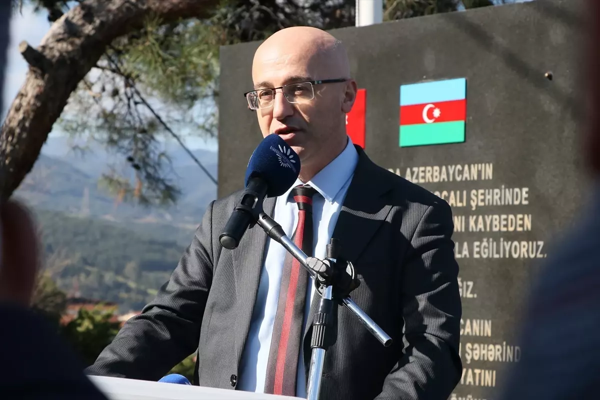 İzmir'de Hocalı Katliamı Anma Töreni: Kaybedenlerin Hatırası Yaşatıldı