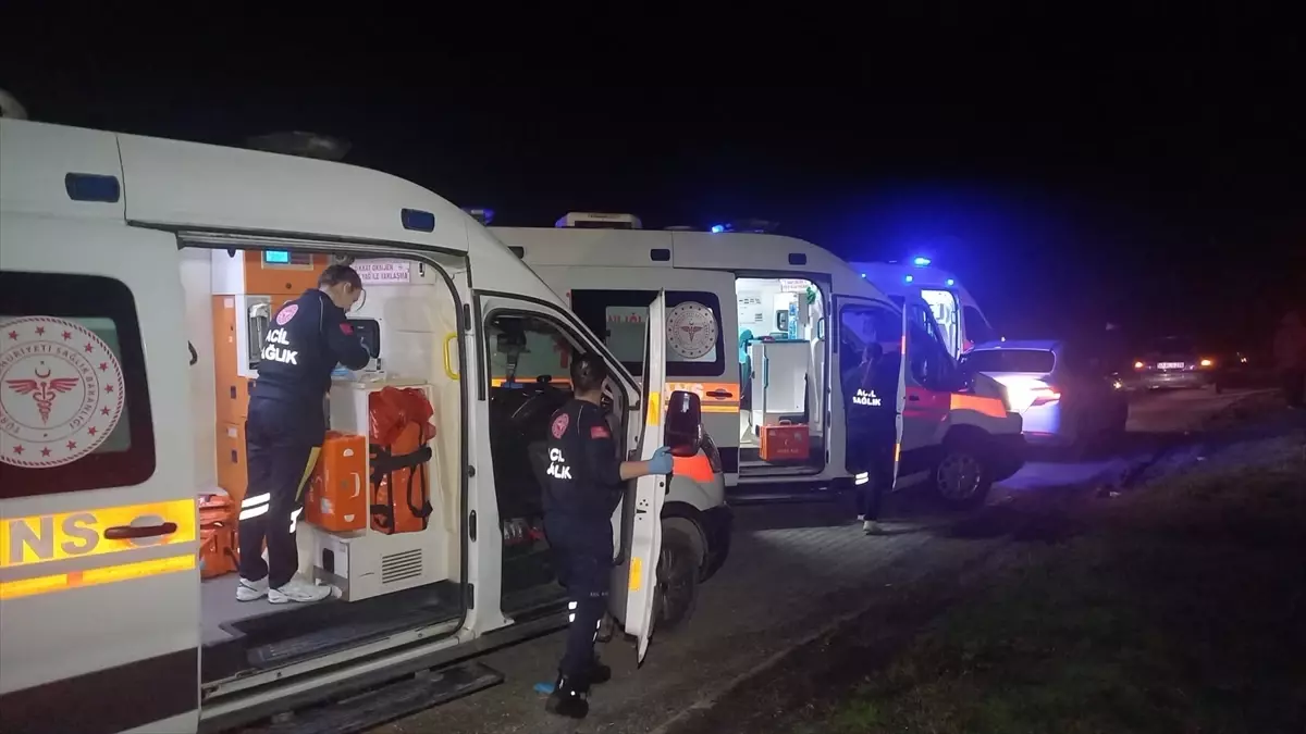 Manisa’da Ambulans ve Otomobil Çarpıştı: 5 Yaralı