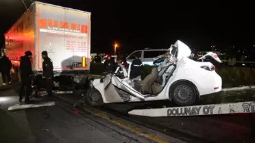 Niğde'de Kara Yolda Tırla Çarpışan Araçta Sürücü Hayatını Kaybetti