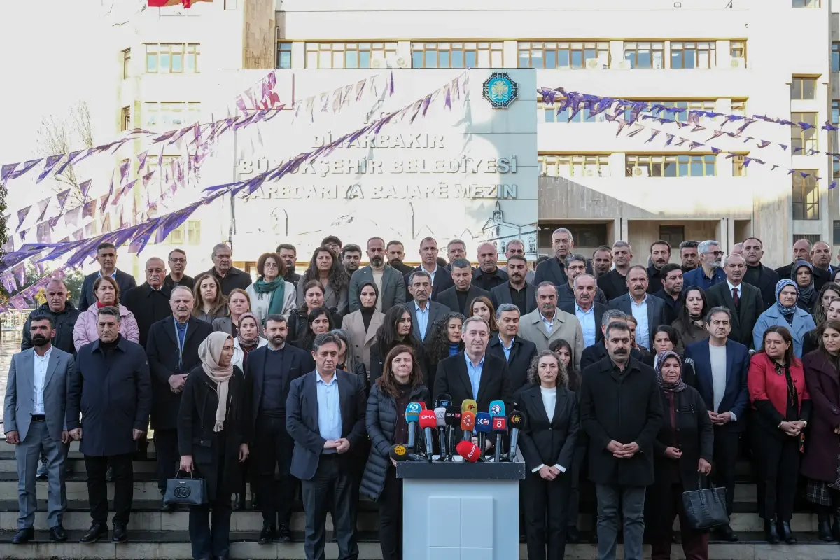 Bakırhan’dan Kayyum Eleştirisi: Belediye Başkanlarına Hemen Dönüş Çağrısı