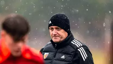 Erling Moe antrenmanda taktik açıklaması