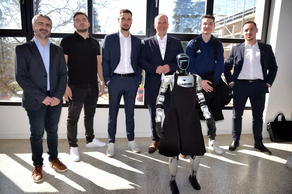 Zagreb'de Dans Eden 'Tonka' Robotu Konferansta Göz Kamaştırdı