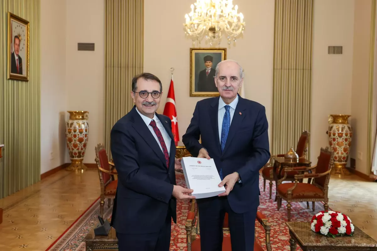 TBMM Yapay Zeka Araştırma Komisyonu Raporunu Başkan'a Teslim Etti