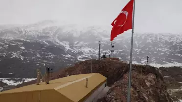 Ağrı Valisi Bozkurt, Jandarma Komandolarıyla Dağ Eteklerinde İftar Yaptı