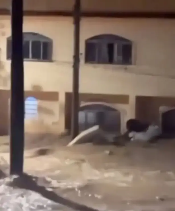 Sel sonrası yıkım