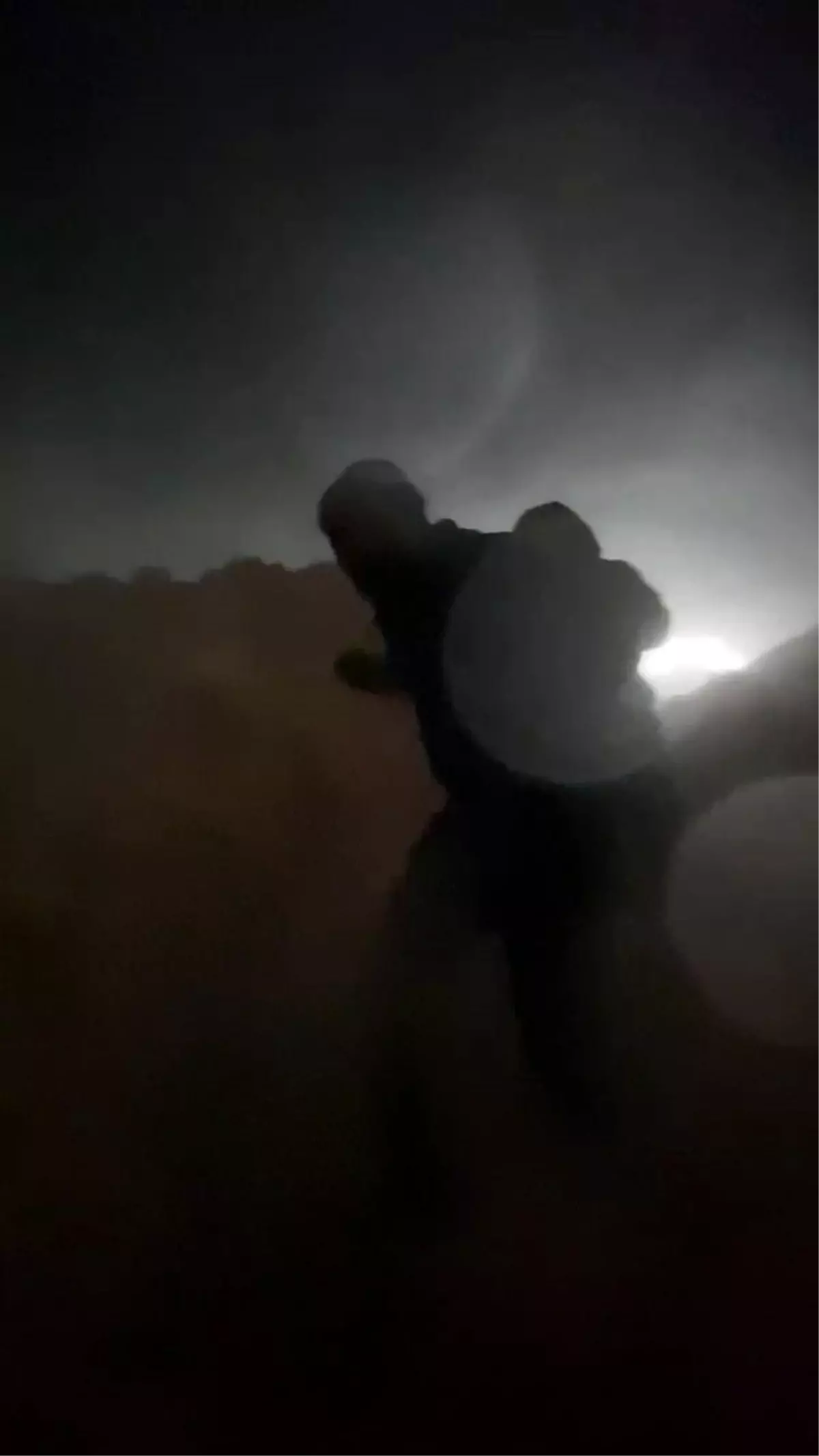 Tipi içinde mahsur kalan rüzgar santrali çalışanları