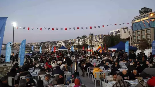 Aydın Büyükşehir Belediyesi'nden Binlerce Vatandaşa Ramazan İftar Sofrası