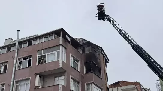 Esenler'de 4 Katlı Bina Yangını Kontrol Altına Alındı