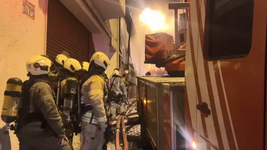 Fatih’te Yangın: Ahşap Binada Mahsur Kedi Kurtarıldı