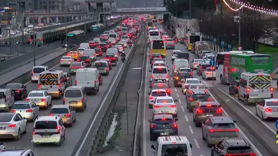 İstanbul’da Ramazan Akşamı Trafik Yoğunluğu %87’e Çıktı: Sürücüler Zor Durumda