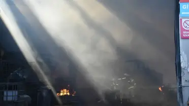 Torbalı’da Geri Dönüşüm Fabrikasında Büyük Yangın: İtfaiye Operasyonu Başladı