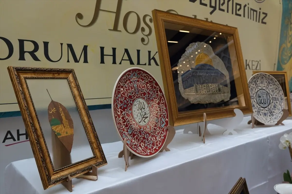 Çorum’da Mevlid-i Nebi 1500. Yılını Anlatan Hat, Tezhip ve Ebru Sergisi Açıldı