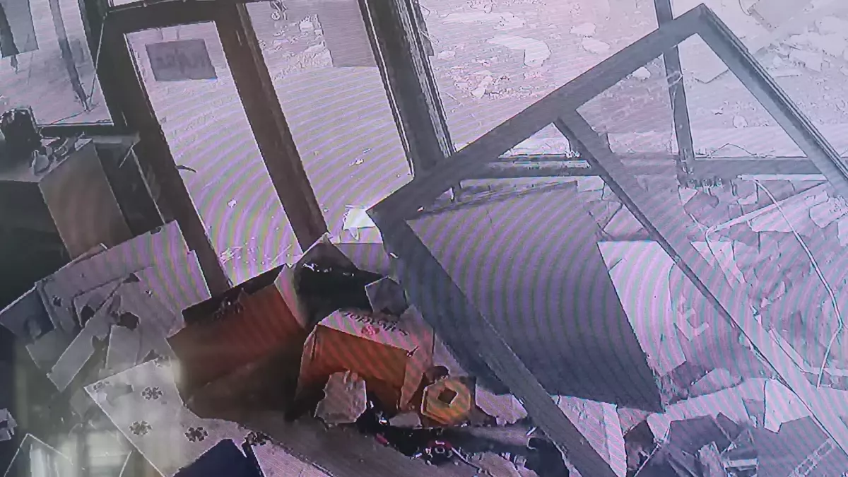 Bingöl’de Kontrolden Çıkan Araç Lokantaya Çarptı: 5 Kişi Yaralandı