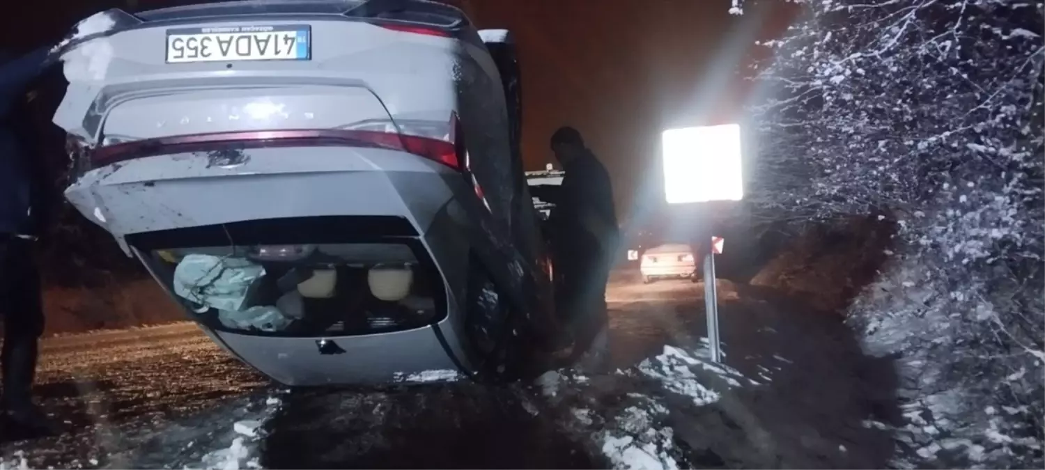 Samsun Ladik'ta devrilen otomobil