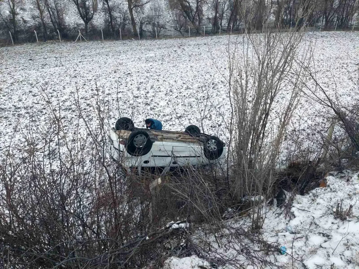 Yozgat'ta Direksiyon Kaybı Sonucu Otomobil Takla Attı