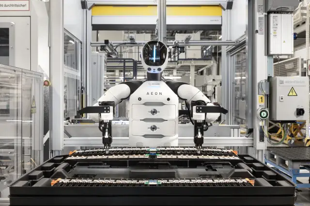 Leipzig fabrikasında robotik kol