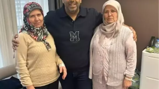 İki Kız Kardeş Aynı Günde Meme Kanseri Operasyonunu Başarıyla Geçirdi