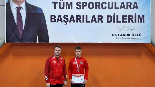 Düzce Spor Akademisi'nden Gümüş Madalya: Ensar Demirbayraklı Kocaeli Turnuvasında Parladı