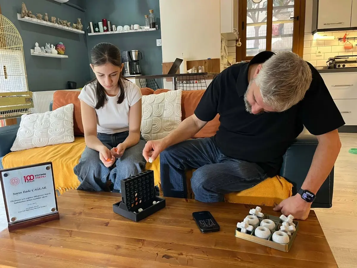 13 Yaşındaki Bade, 3D Yazıcıyla Topluma ve Sokak Hayvanlarına Yardım Üretiyor