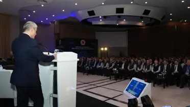 Zirveden bir an, katılımcıların panelde tartışması