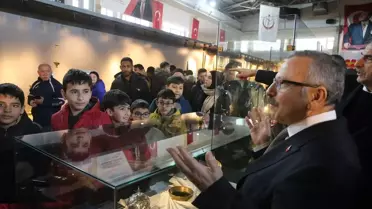 Tokat’ta Kutsal Emanetler ve Vakıf Eserleri Sergisi Ziyaretçi Akınına Uğradı