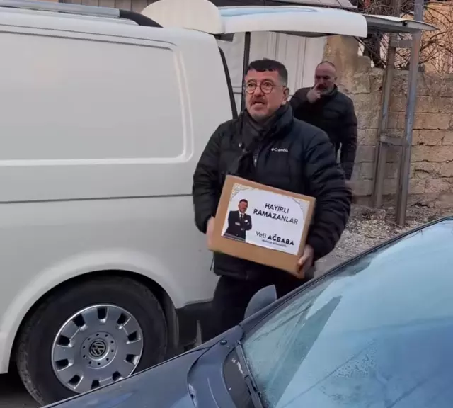 Kolilerin içindeki yardım malzemeleri