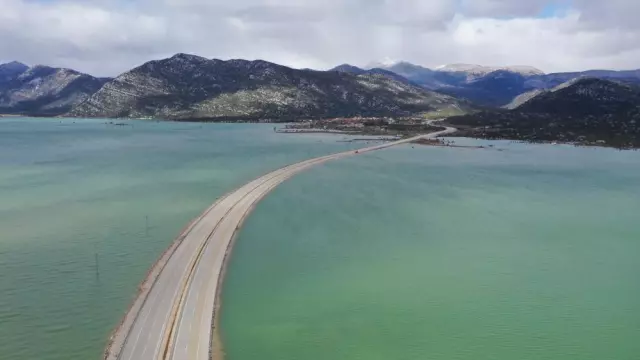 Dron ile çekilmiş yol görüntüsü 1