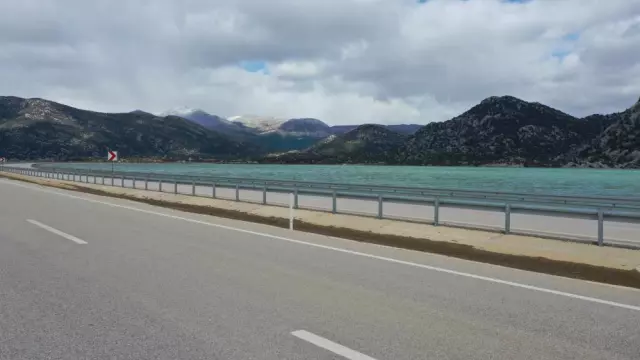 Dron ile çekilmiş yol görüntüsü 2